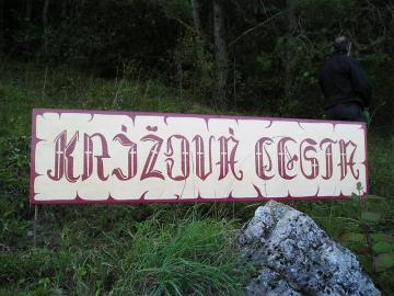 Začiatok Krížovej cesty je blízko známej Liskovske Začiatok Krížovej cesty je blízko známej Liskovske